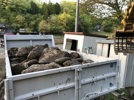 庭石の撤去積込作業｜名古屋市守山区