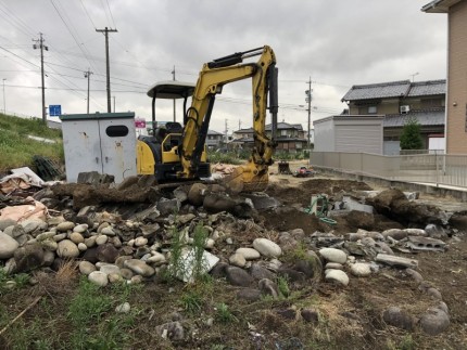 江南市ブロック塀撤去｜がれき積み込み