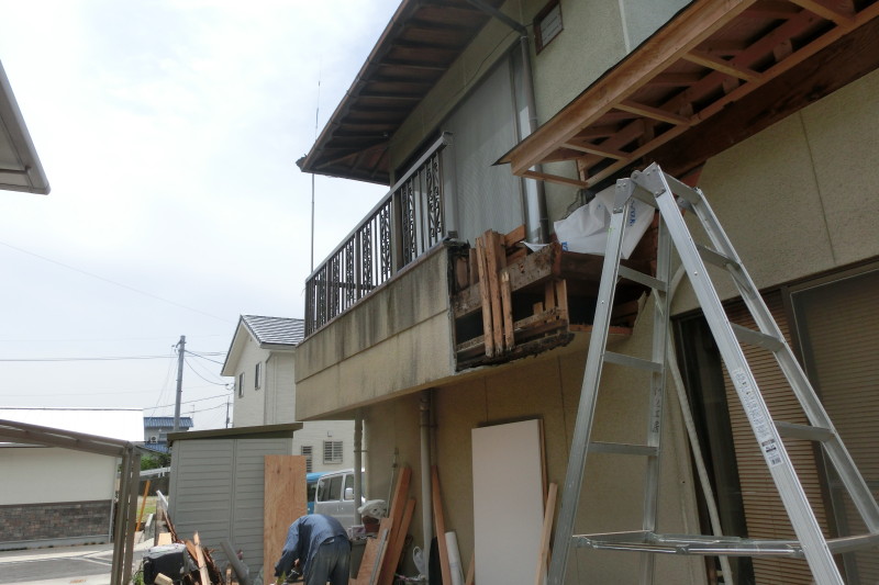 岐阜県多治見市のベランダ解体工事