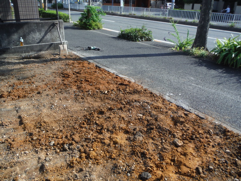 名古屋市瑞穂区のアスファルト舗装の解体工事