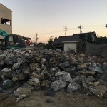 【愛知県小牧市】巨大な庭石を破砕して撤去処分する