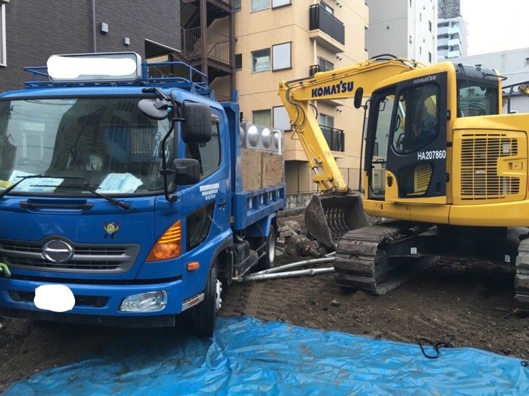 積み込み｜名古屋市千種区のアスファルト舗装撤去