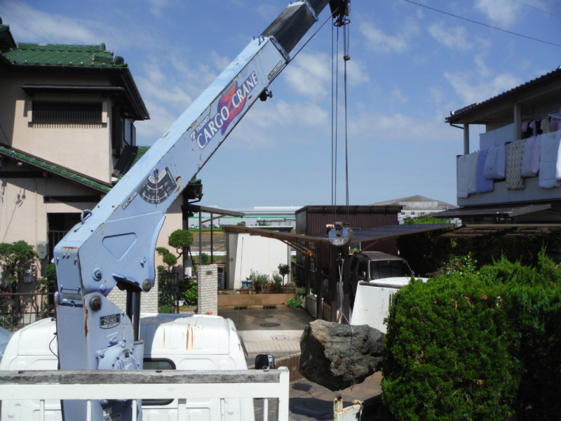 名古屋市天白区の庭石撤去処分【ユニックによるクレーン作業】