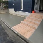 【愛知県小牧市】玄関前に階段をつくって駐車場に広げる【動画あり】