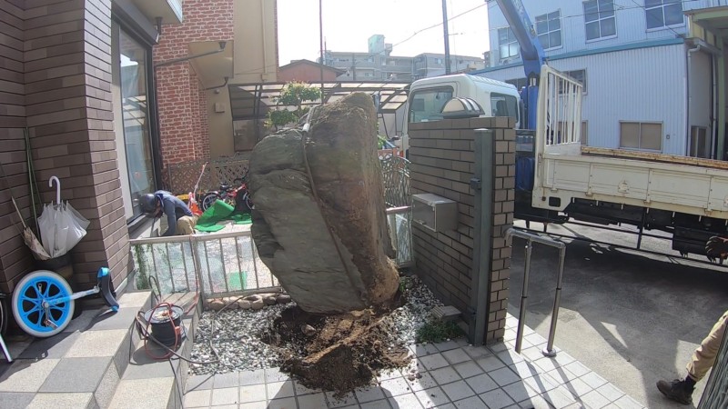 愛知県小牧市の庭石をクレーン車で撤去工事【1日作業13万円】