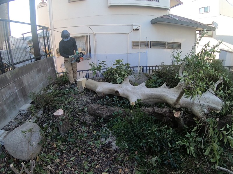 名古屋市緑区お庭の解体工事【大きな庭石と庭木を全撤去】