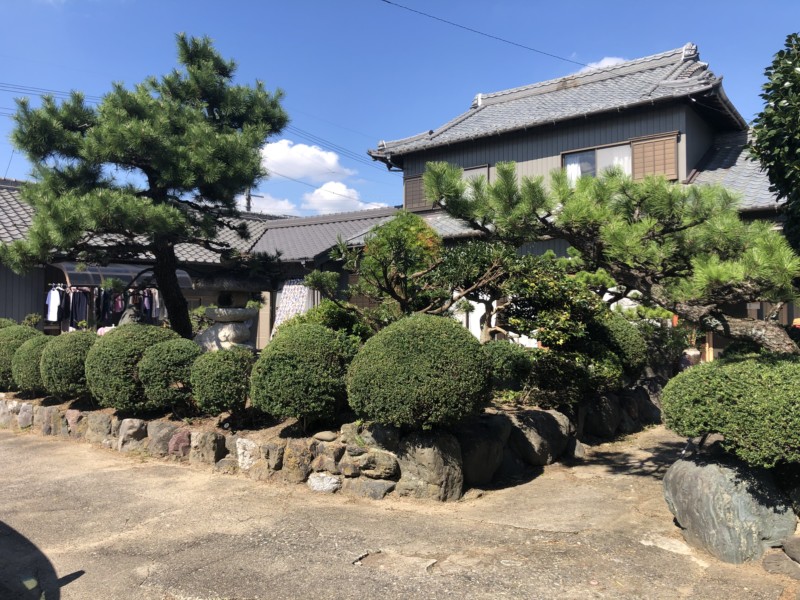 【愛知県小牧市】庭石の撤去・庭木を伐採してお庭にウッドデッキを設置