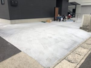 岐阜市の駐車場の乗入れ土間コンクリート打設【7日作業90万円】