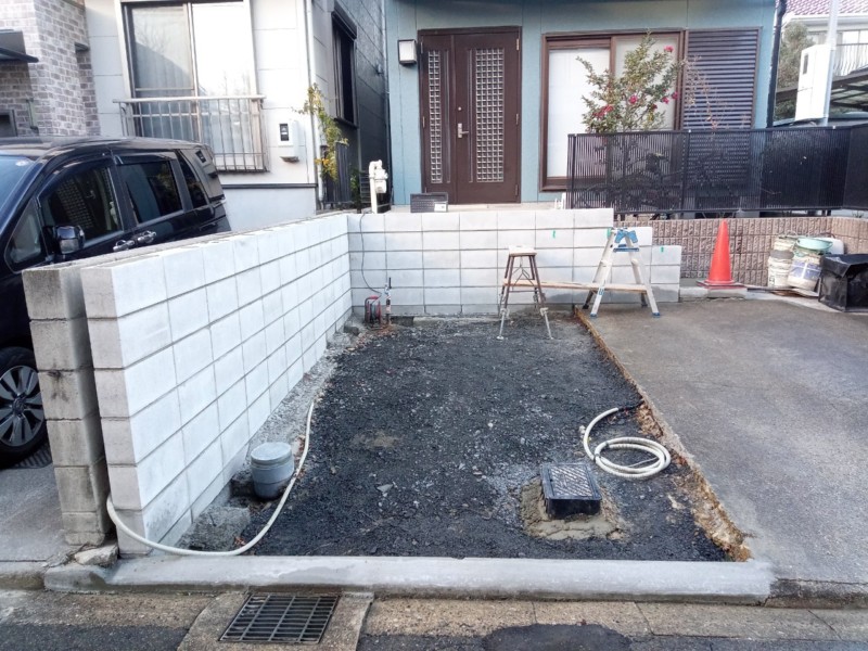 名古屋市瑞穂区の駐車場拡張工事8－境界CB積み